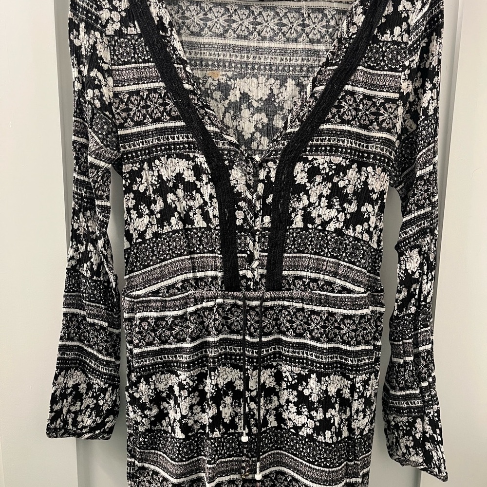 House of Harlow 1960 Monochrome Floral Blouse